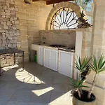 Maccamo Villa