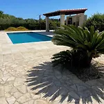 Maccamo Villa