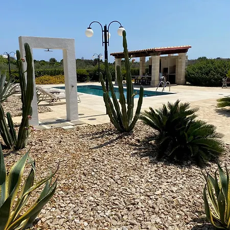 Maccamo Villa