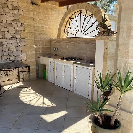 Maccamo Villa