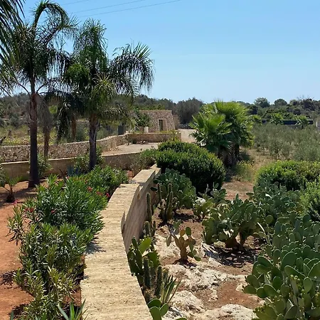 Maccamo Villa